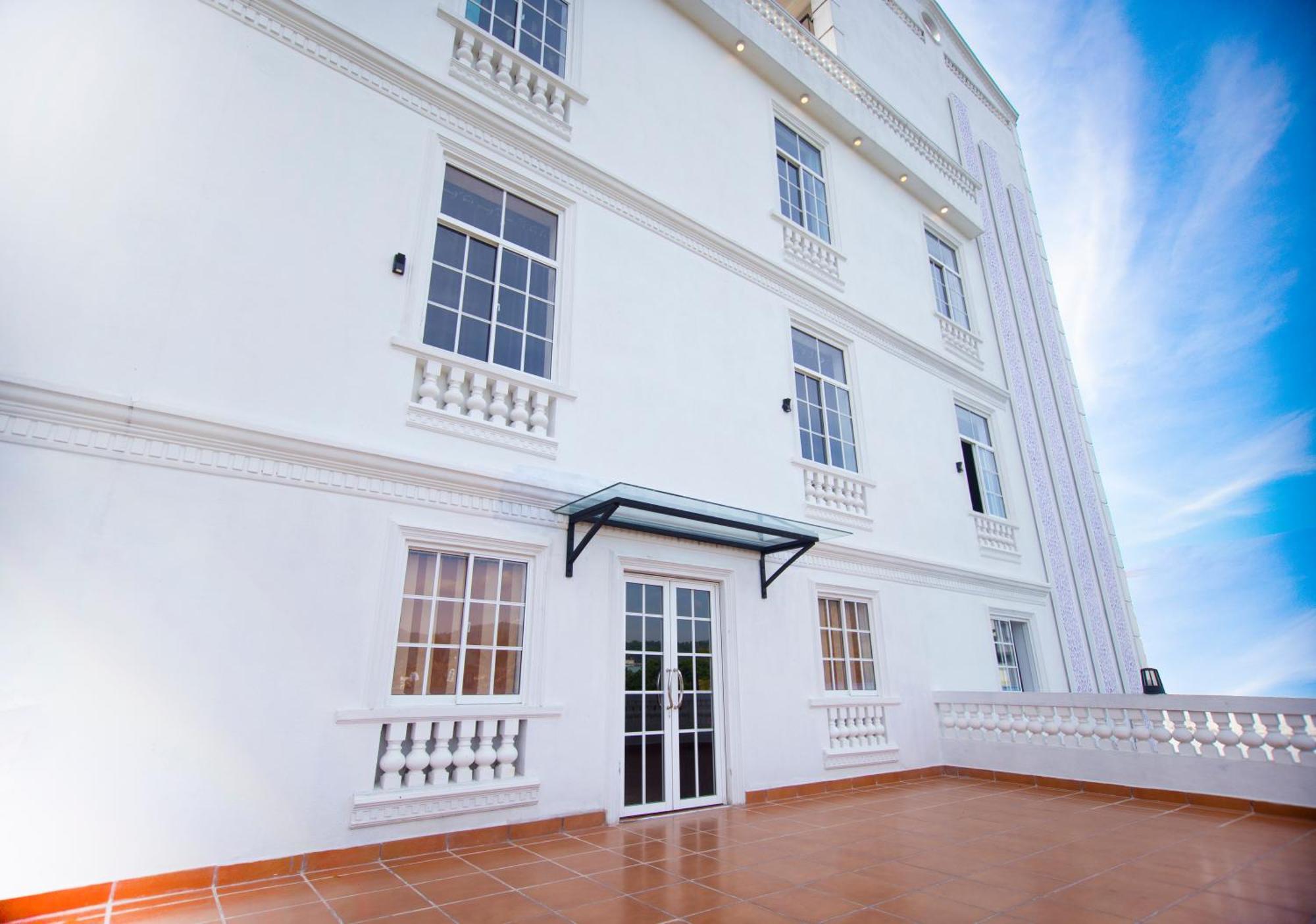 Crown Regency- Badulla Hotel Exterior foto