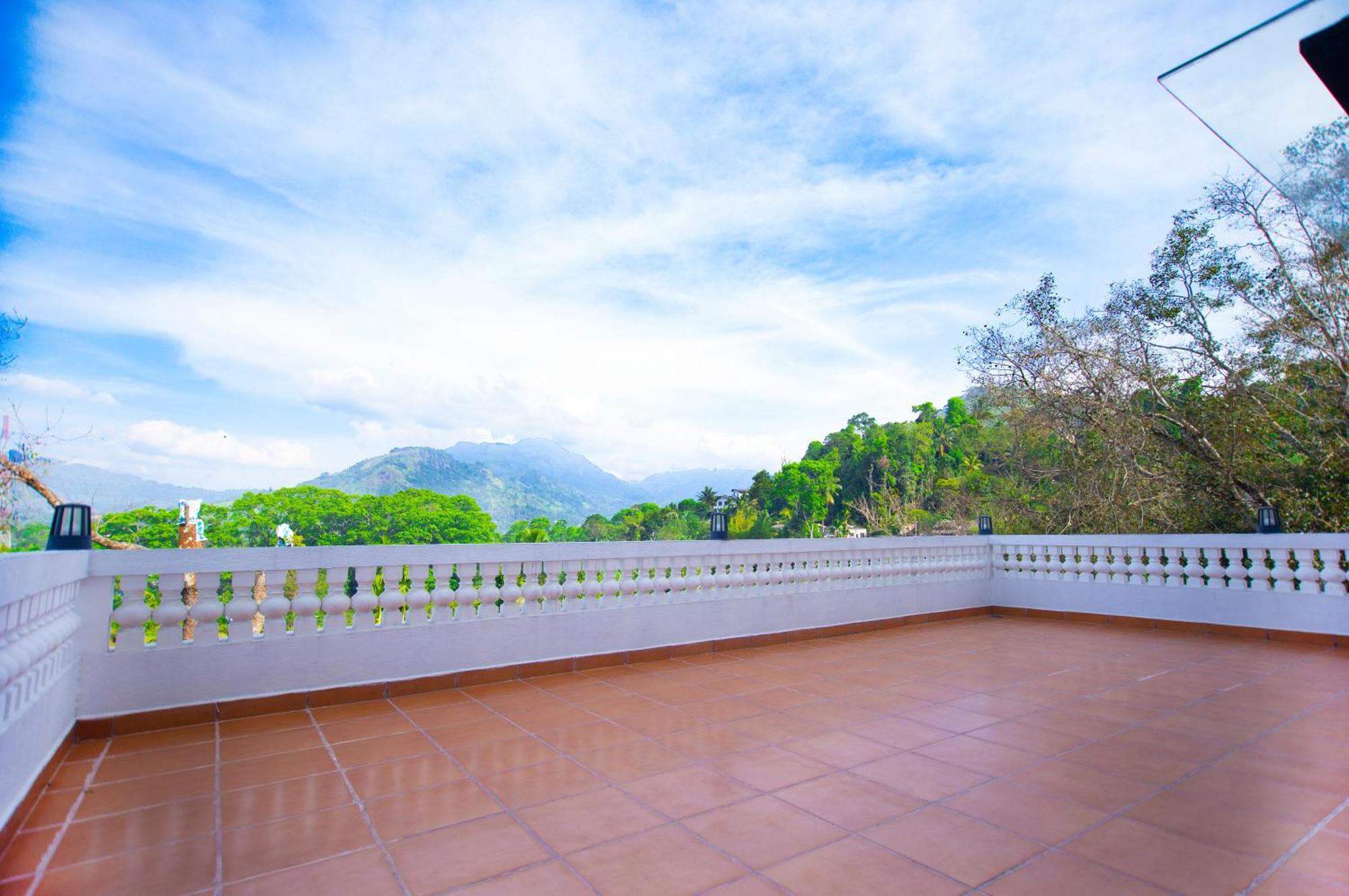 Crown Regency- Badulla Hotel Exterior foto