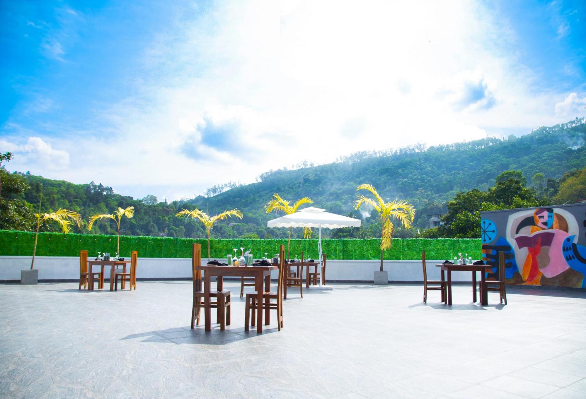 Crown Regency- Badulla Hotel Exterior foto